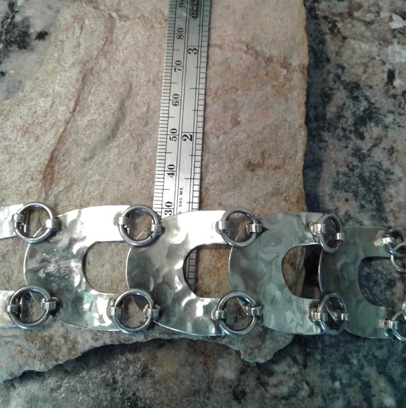 Sterling silver hammered bracelet - Picture 7 of 8